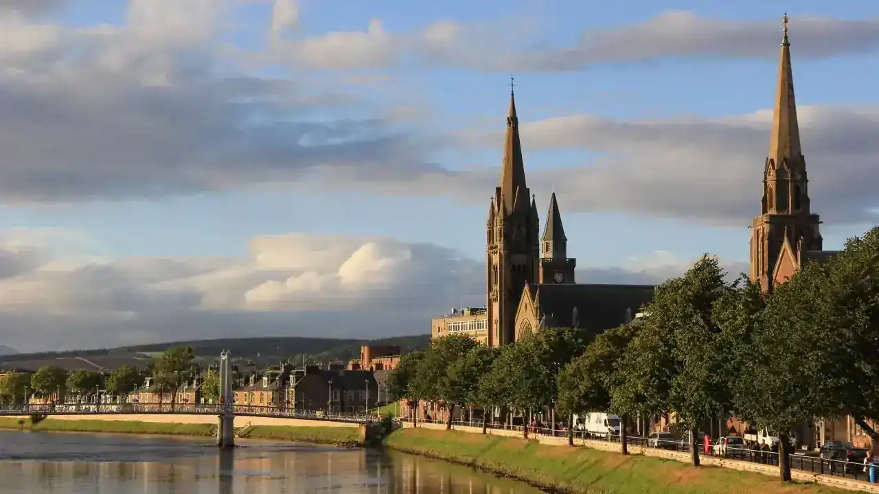 Scottish Highlands: Castles, Lochs, and the Open Road